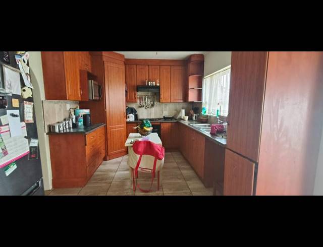 3 BEDROOM HOUSE FOR SALE IN PRETORIA GARDENS